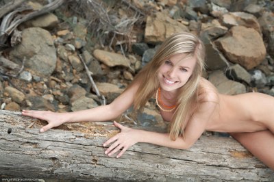 ErroticaArchive 2014 08 06 EPIKALO MARKETA by ERRO 1eb66 med